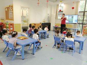 小一班：树叶面具