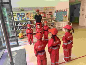 新乔百瑞景幼儿园亲子消防运动会