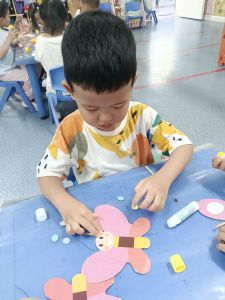 小一班：蝴蝶飞飞